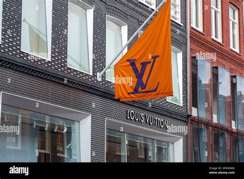 Louis Vuitton stores in holland